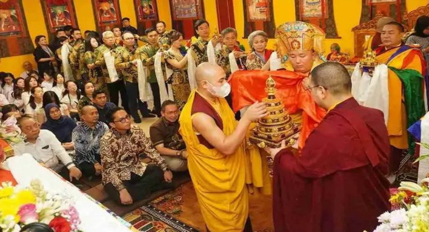 Rico Waas Resmikan Vihara Goshri Chosgar Ling Buddhist Center