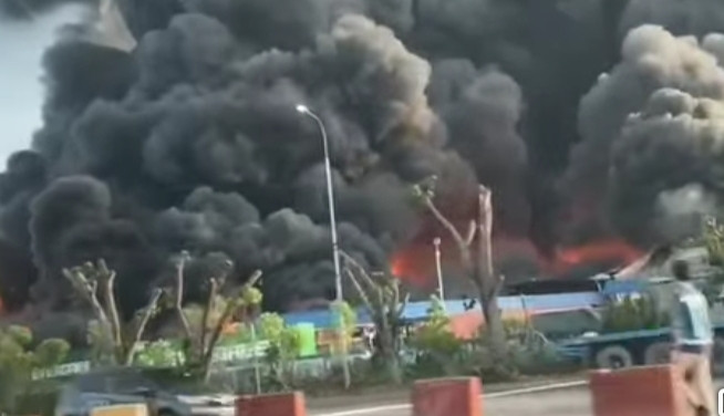 Pabrik Agro Raya Mas Hangus Terbakar, Api Sulit Dipadamkan