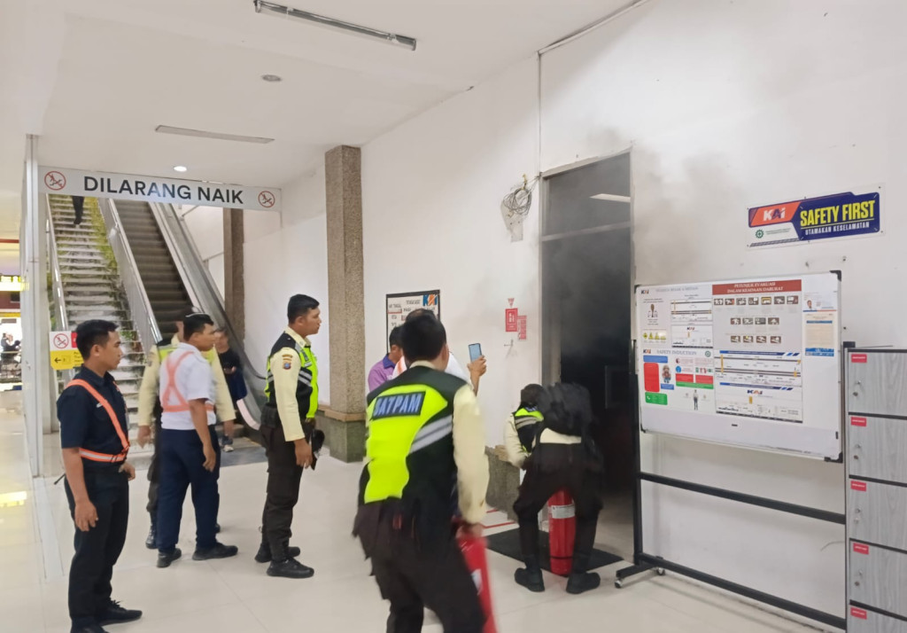Ruangan Stasiun Medan Terbakar, KAI Pastikan Penanganan Cepat-Tak Ganggu Pelayanan