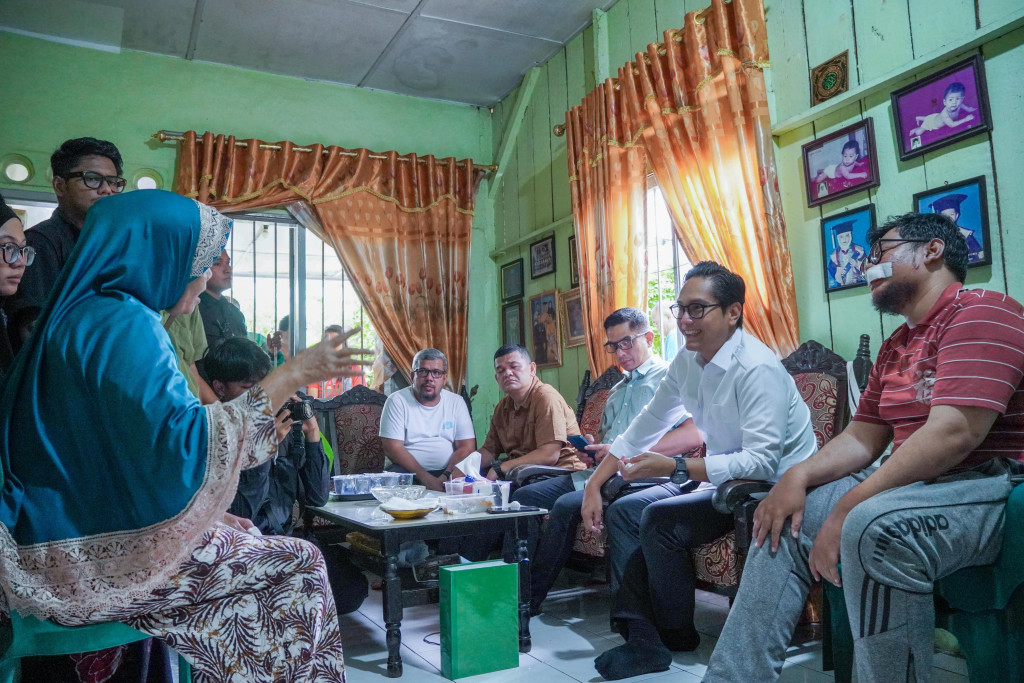Rico Waas Temui Ojol Korban Penganiayaan, Tegaskan Proses Hukum dan Perintahkan Dishub Medan Tertibkan Jukir Liar