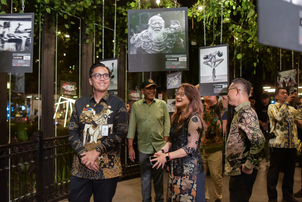 Lihat Karya Salon Foto Indonesia, Wali Kota Medan Rico Waas Mendadak Ingin Jadi Fotografer