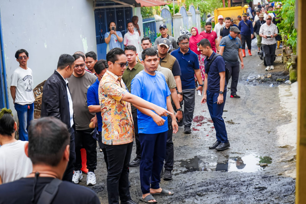 Respon Keluhan Warga Drainase dan Jalan Rusak, Rico Waas Kerahkan Alat Berat