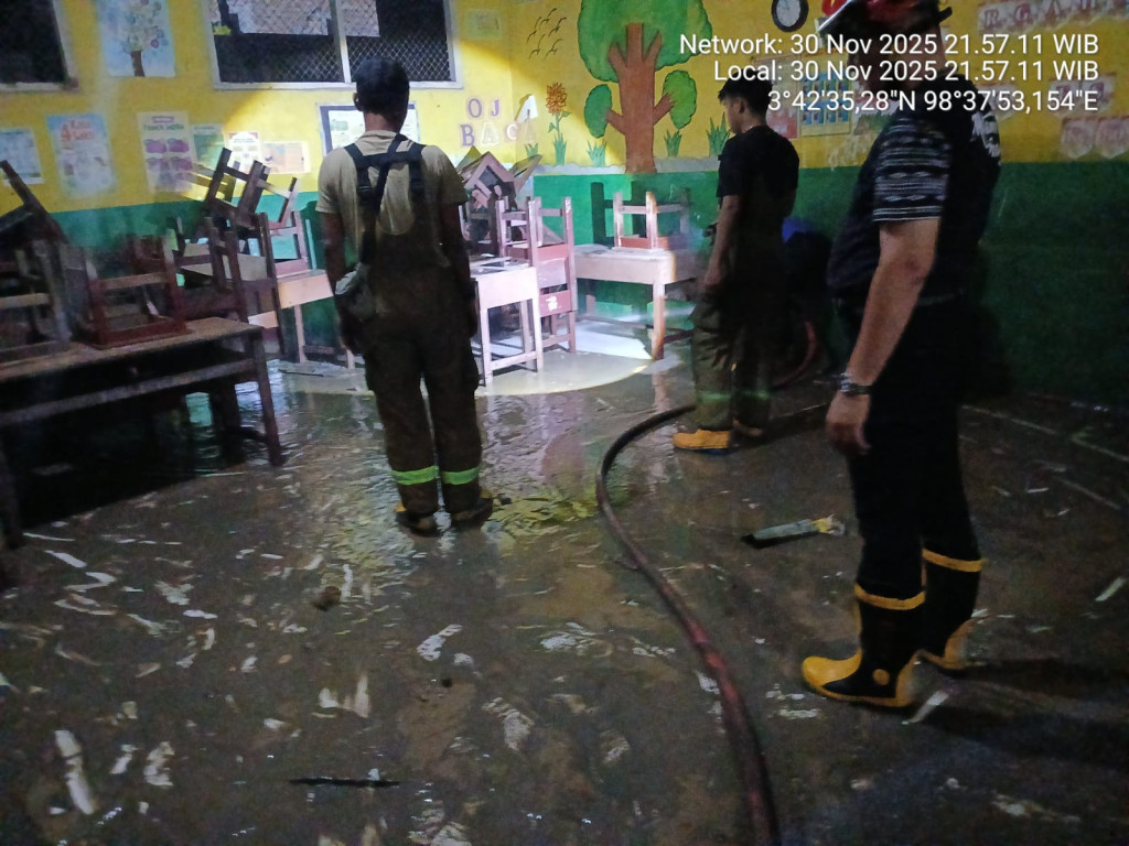 Warga Marelan Kembali ke Rumah Paska Banjir Besar, Fokus Penanganan Fasum dan Pemeriksaan Kesehatan