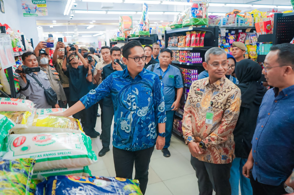 Pastikan Pangan Aman Jelang Nataru, Rico Waas Temukan Produk Kedaluwarsa di Supermarket