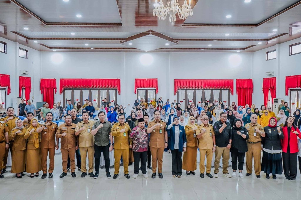 Serahkan Sertifikasi Halal 100 UMKM, Rico Waas Dorong Pelaku Usaha Naik Kelas