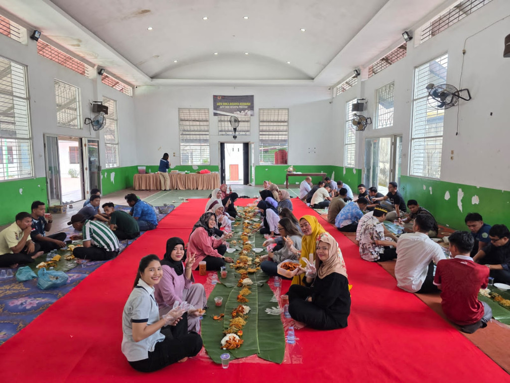 Sambut Ramadan, STOK Bina Guna Gelar Makan Bersama: Momentum Perkuat Kebersamaan