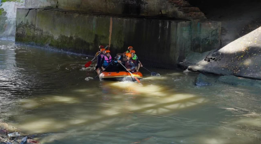 Pimpin Pembersihan Sungai Babura, Rico Waas Tegaskan Komitmen Respons Cepat dan Tepat Sasaran