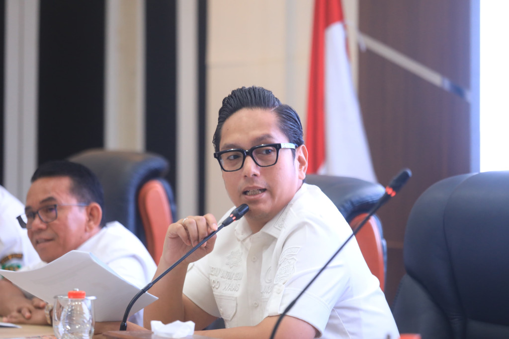 Perkuat SAPA KOTA, Rico Waas Instruksikan Camat Tangani Sampah Berserakan di Medan