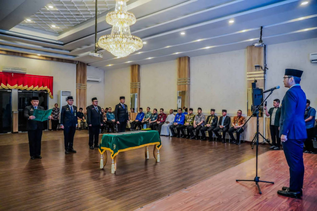 Lantik 4 Kadis, Rico Waas Ingatkan Jangan Jadikan Jabatan Cari Keuntungan