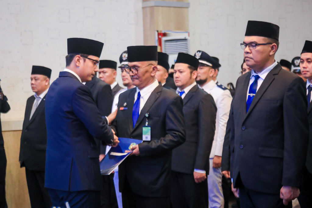 Lantik 76 Pejabat, Rico Waas Tenggat 6 Bulan Tunjukkan Hasil Kerja
