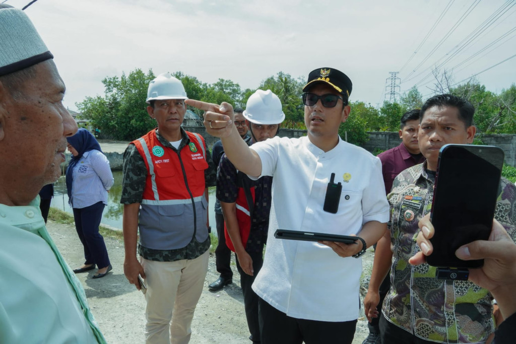 Eksekusi Jalan Rusak di Marelan, Rico Waas Langsung Instruksikan Pembetonan