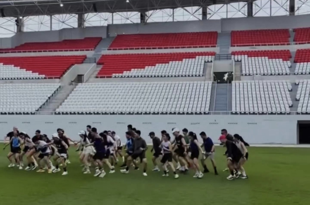 Viral Komunitas Lari Injak Rumput Stadion Teladan Saat Persiapan Piala AFF U-19, Ini Respon Rico Waas