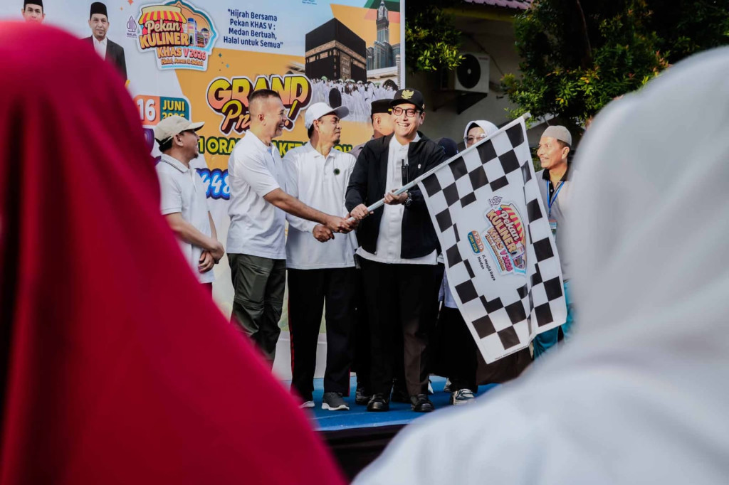 Semarakkan Pekan KHAS 2026, Rico Waas Lepas Ribuan Peserta Fun Walk MUI Medan