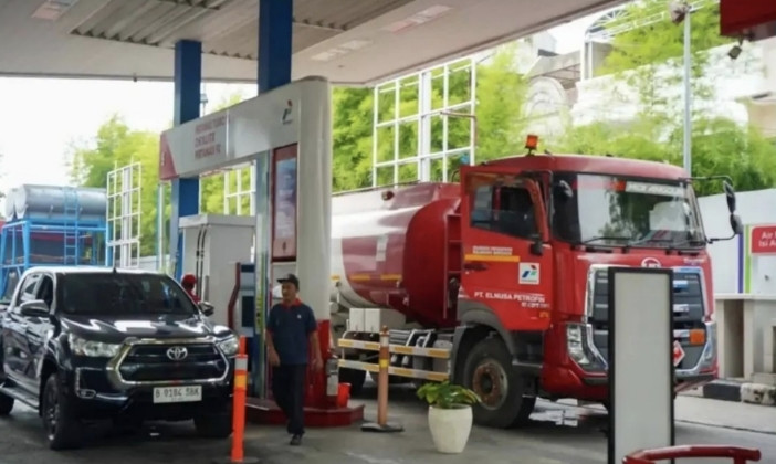 Pertamina Pastikan Stok BBM Aman, Ini Penyebab Antrean Panjang di SPBU