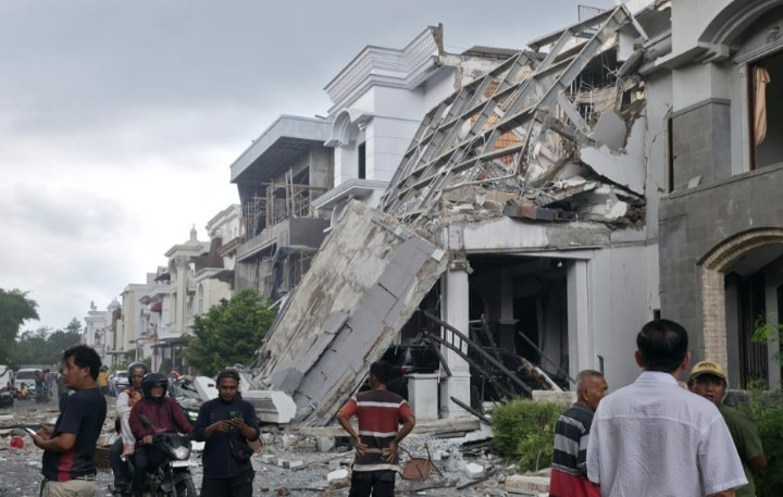 Duar...Rumah Mewah di Grand Polonia Medan Meledak, 4 Penghuni Tertimpa Reruntuhan