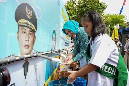 Plt Ketua TP PKK Medan Aksi Cuci Tangan Pakai Sabun Bersama Siswa