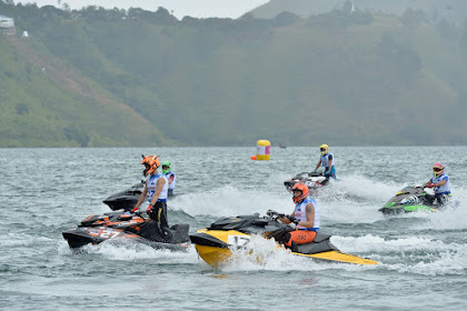 Masyarakat Ramaikan Pembukaan Aquabike World Championship 2024 Tongging