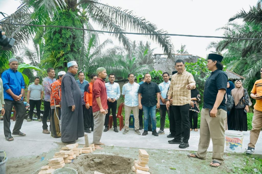 Pj Bupati Batu Bara Beri Bantuan Bedah Rumah untuk Guru Ngaji