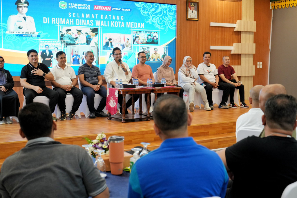 Kumpulkan Seluruh Camat dan Lurah, Wali Kota Medan Tekankan Masalah Kebersihan dan Pelayanan