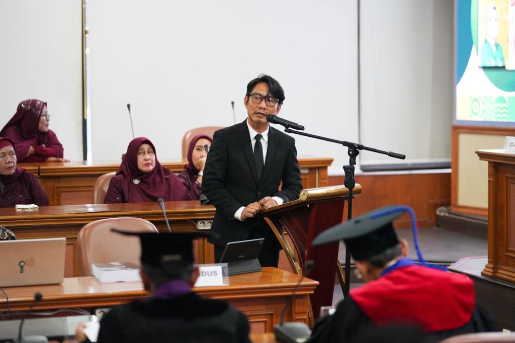 Bekas Kuli Bangunan Lulus Doktor Ilmu Komunikasi USU Pertama dengan Predikat Cumlaude